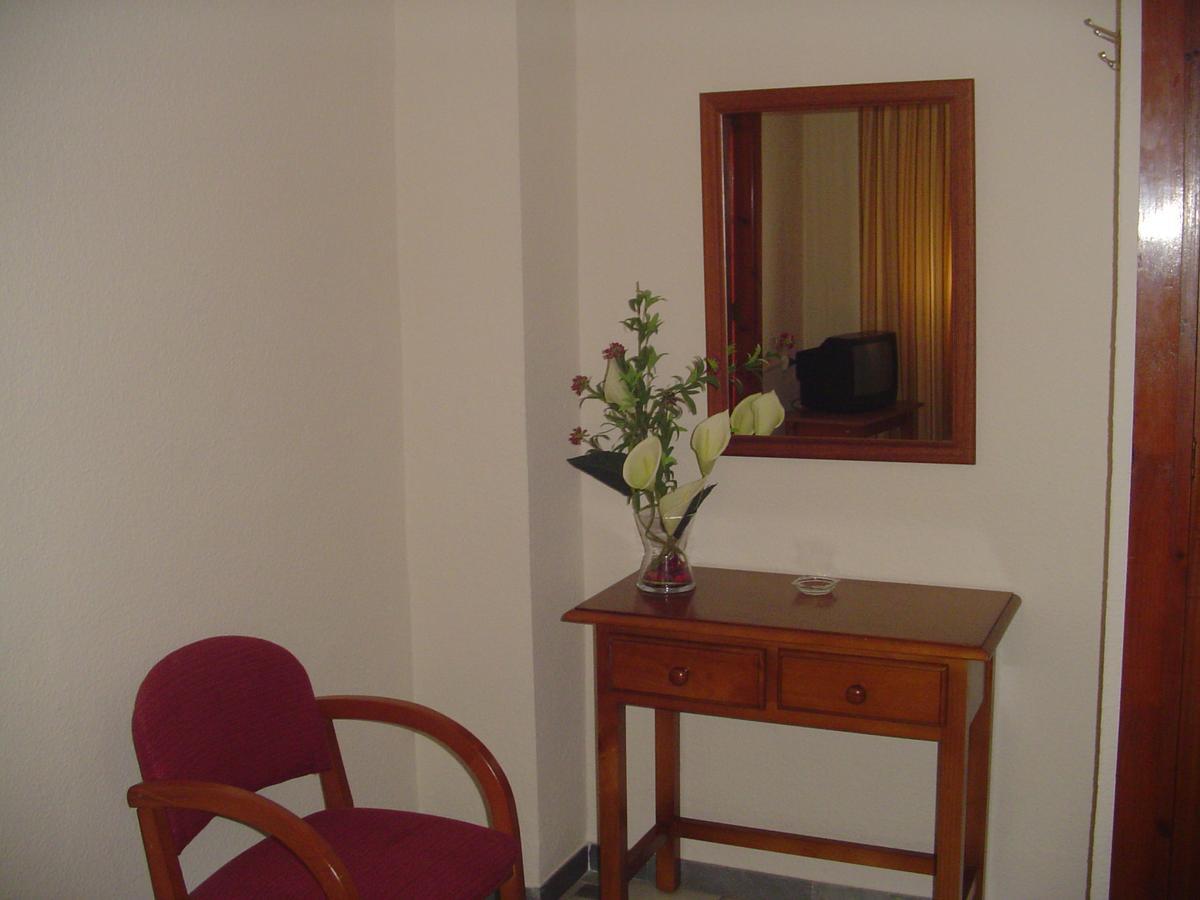 Hostal Cabrera Motril Exteriör bild